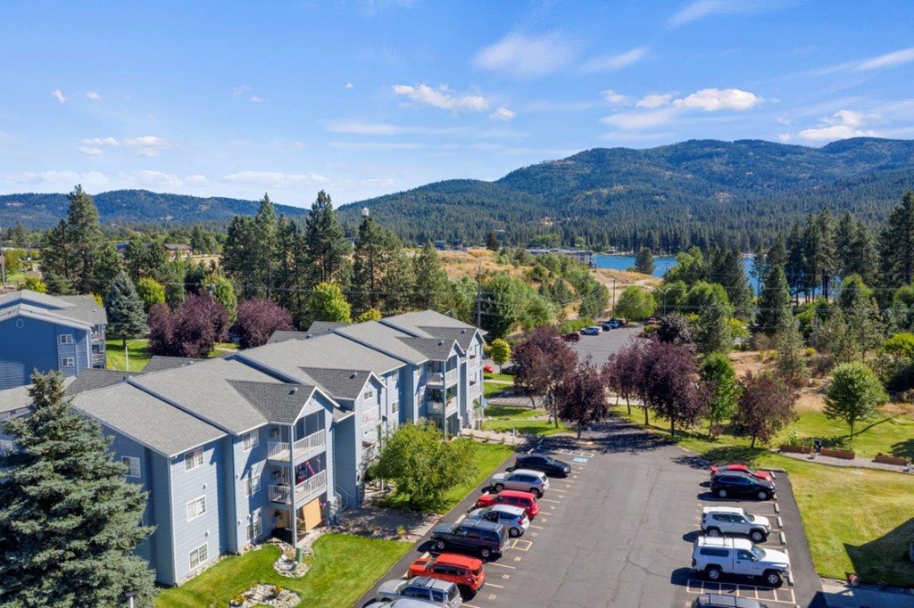 Peaks at Falls Park Exterior and View of Surrounding Area