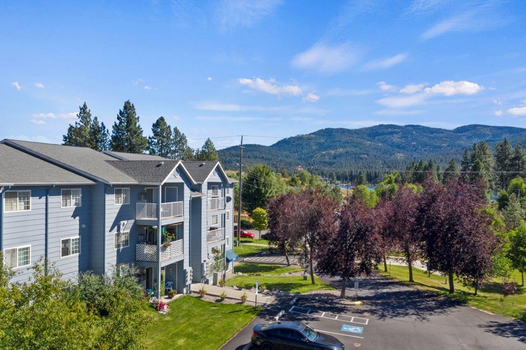 Peaks at Falls Park Exterior and View of Surrounding Area