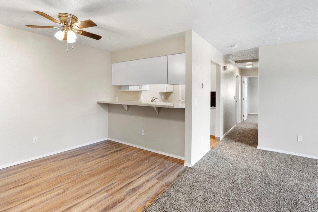 Peaks at Falls Park Kitchen and Dining Area