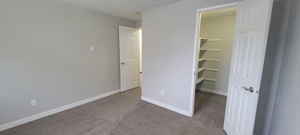 Peaks at Meadow Ridge Bedroom and Closet