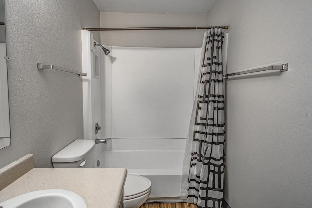 Philippi Plaza Apartments bathroom
