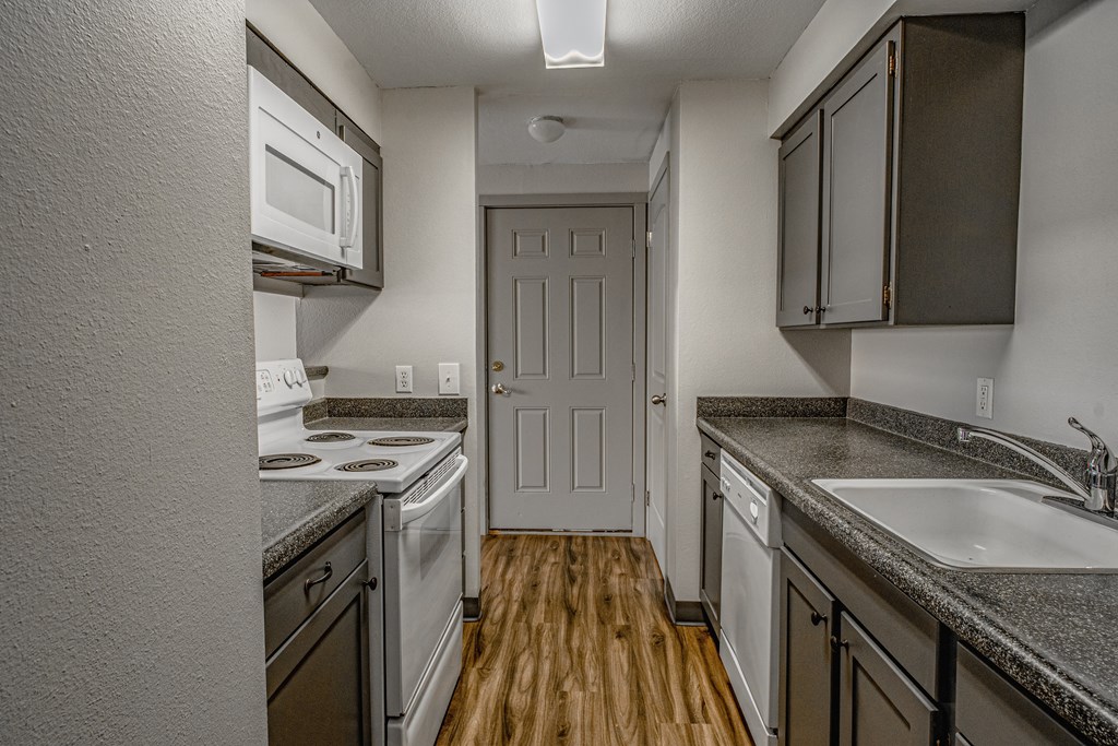 Philippi Plaza Apartments kitchen