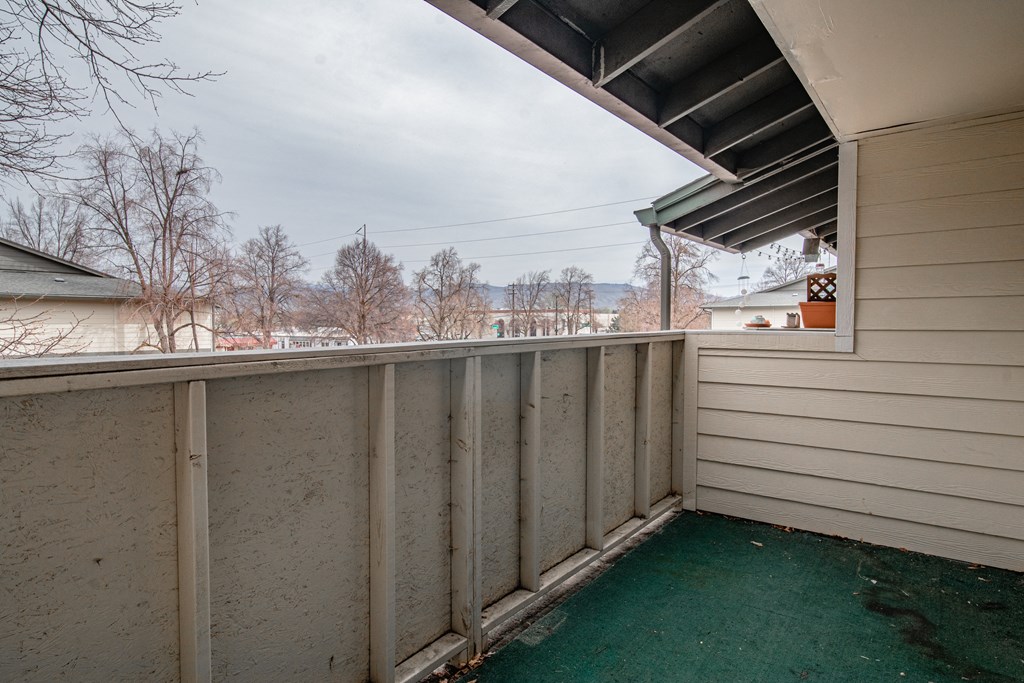 Philippi Plaza Apartments deck