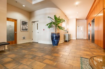 WA_Seattle_UptownQueenAnne_Lobby - Photo Gallery 5