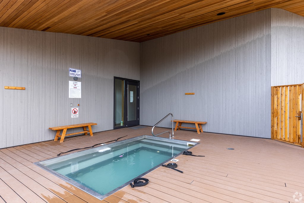 RangeApartments_Bend_OR_HotTub