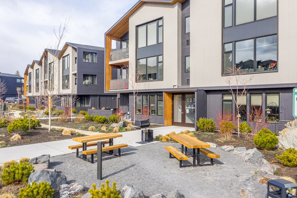 RangeApartments_Bend_OR_Exterior