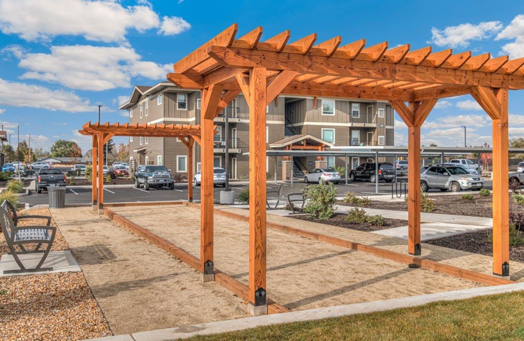 RedPoint Apartments Courtyard
