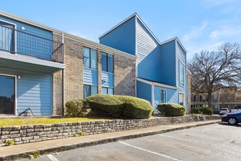 Regatta Apartments Exterior and Parking Regatta Apartments Exterior and Parking - Photo Gallery 5