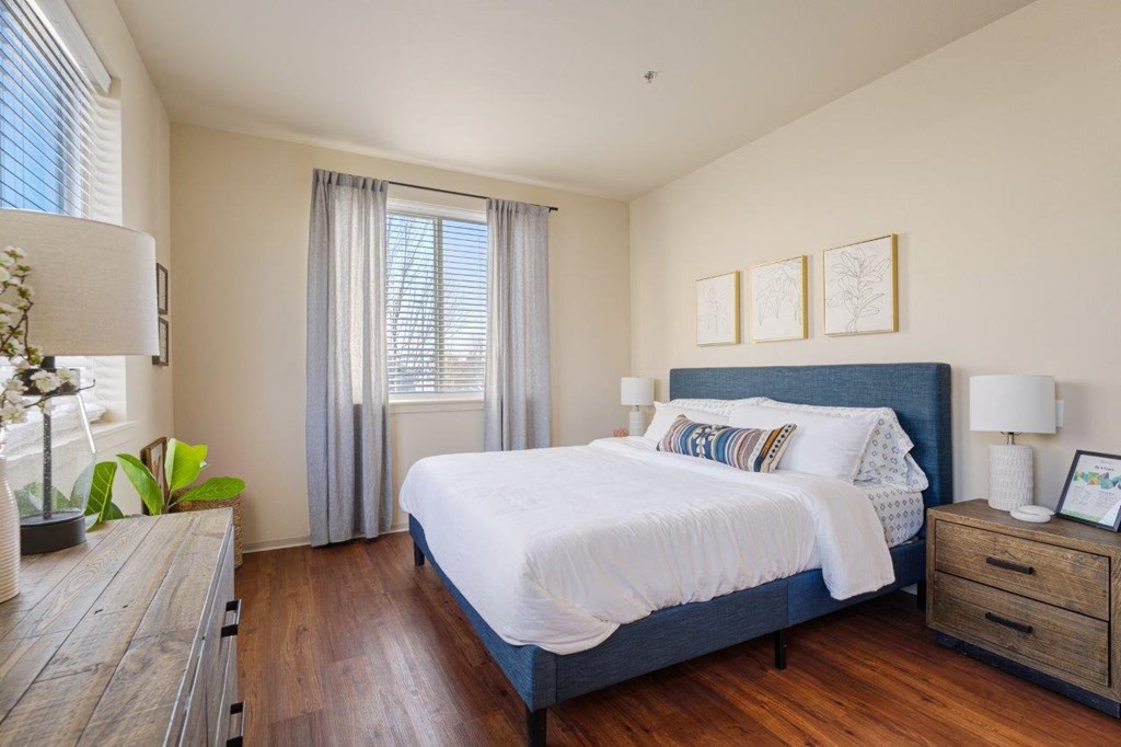 Regency Park Model Bedroom