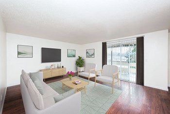Meadowland_Portland_OR_Renovated_LivingRoom - Photo Gallery 5