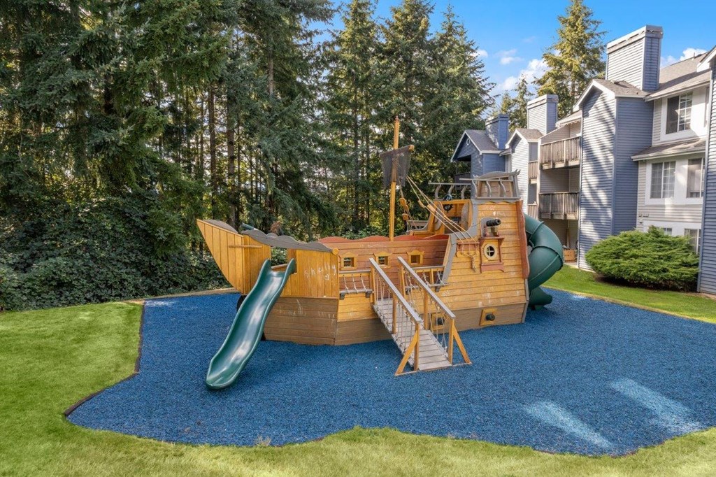 Ridgetop Apartments Ship Playground