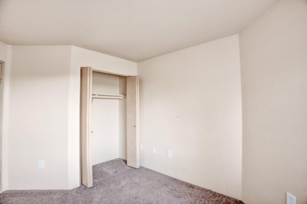 Riverpointe Apartments Model Bedroom and Closet