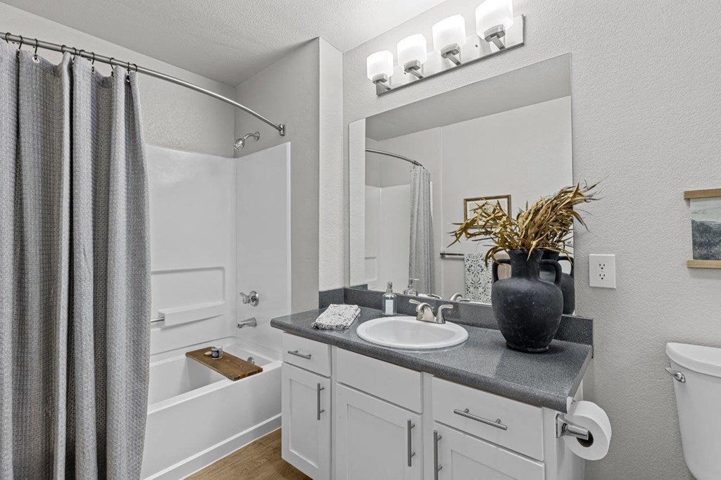 Riverpointe Apartments in Richland, Washington Model Bathroom