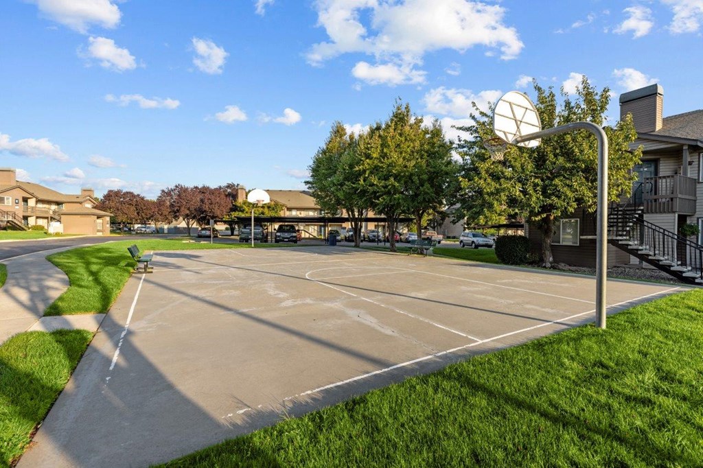 Riverpointe Apartments in Richland, Washington Basketball Court