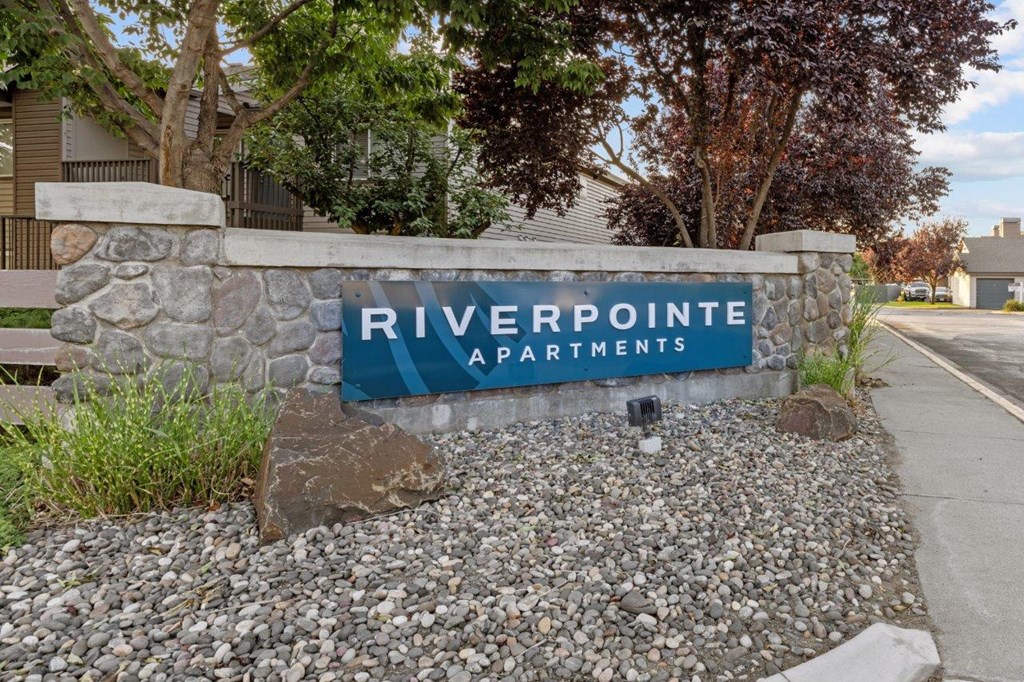 Riverpointe Apartments in Richland, Washington Monument Sign