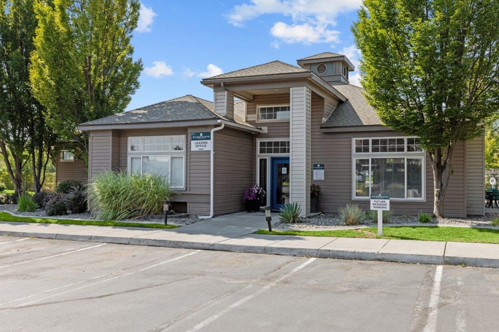 Riverpointe Apartments in Richland, Washington Clubhouse Exterior