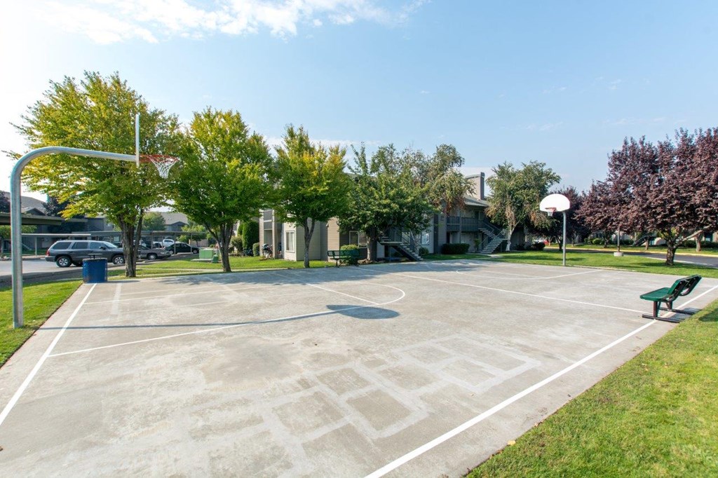 Riverpointe Apartments Basketball Court
