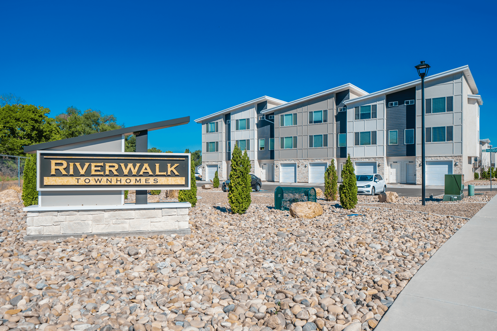 Riverwalk Townhomes Exterior signage