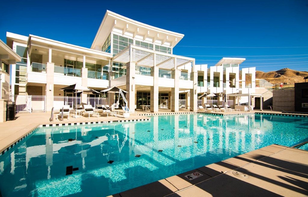 Rockpoint Apartments Pool Area