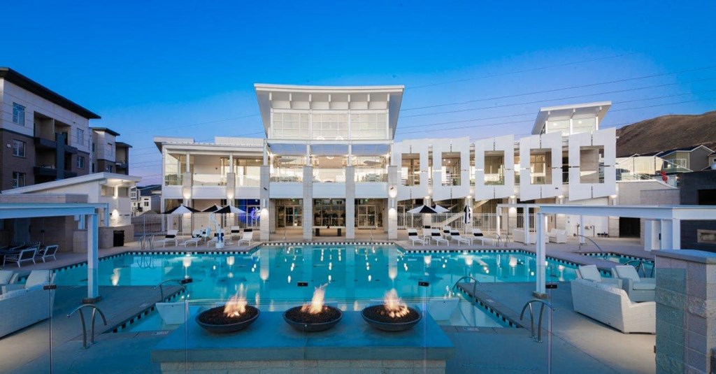 Rockpoint Apartments Pool Area and Building