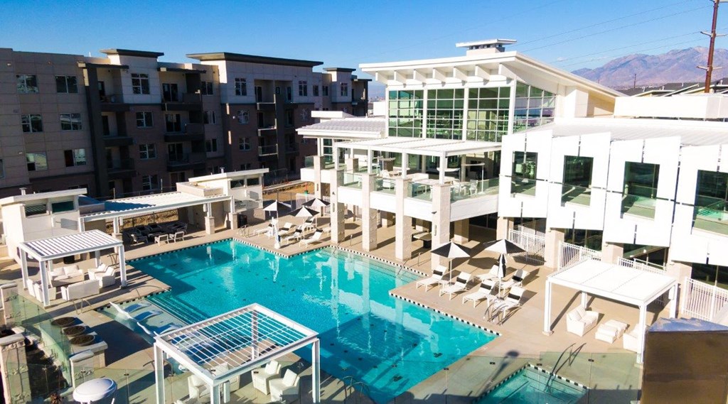 Rockpoint Apartments Pool Area and Building Full View