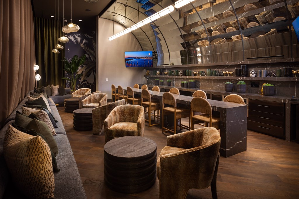 simone bar area and lounge