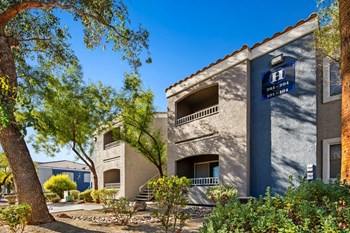 SITE Summit Apartments Exterior SITE Summit Apartments Exterior - Photo Gallery 2