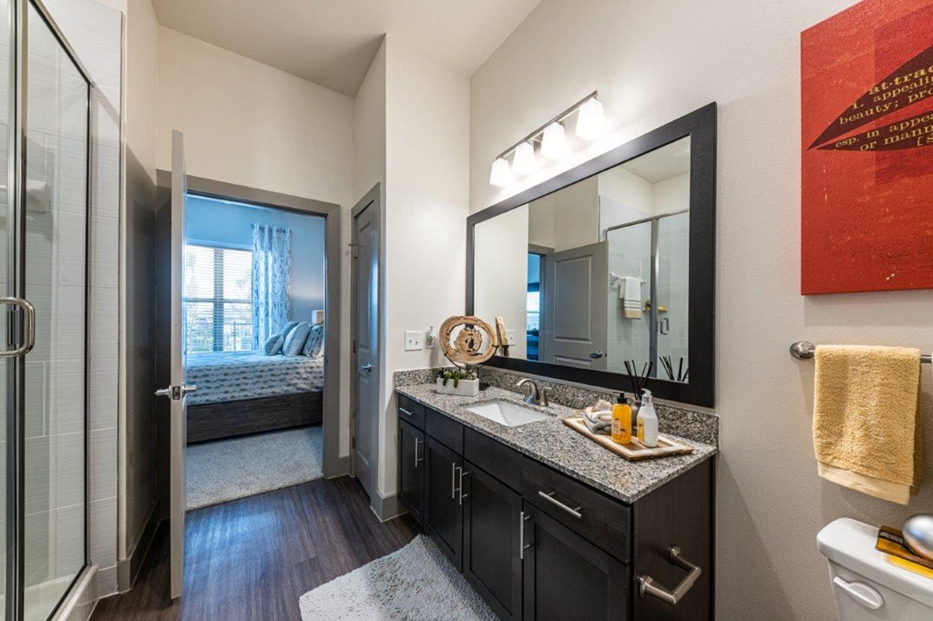 Cromwell at Plum Creek Apartments Model Bathroom