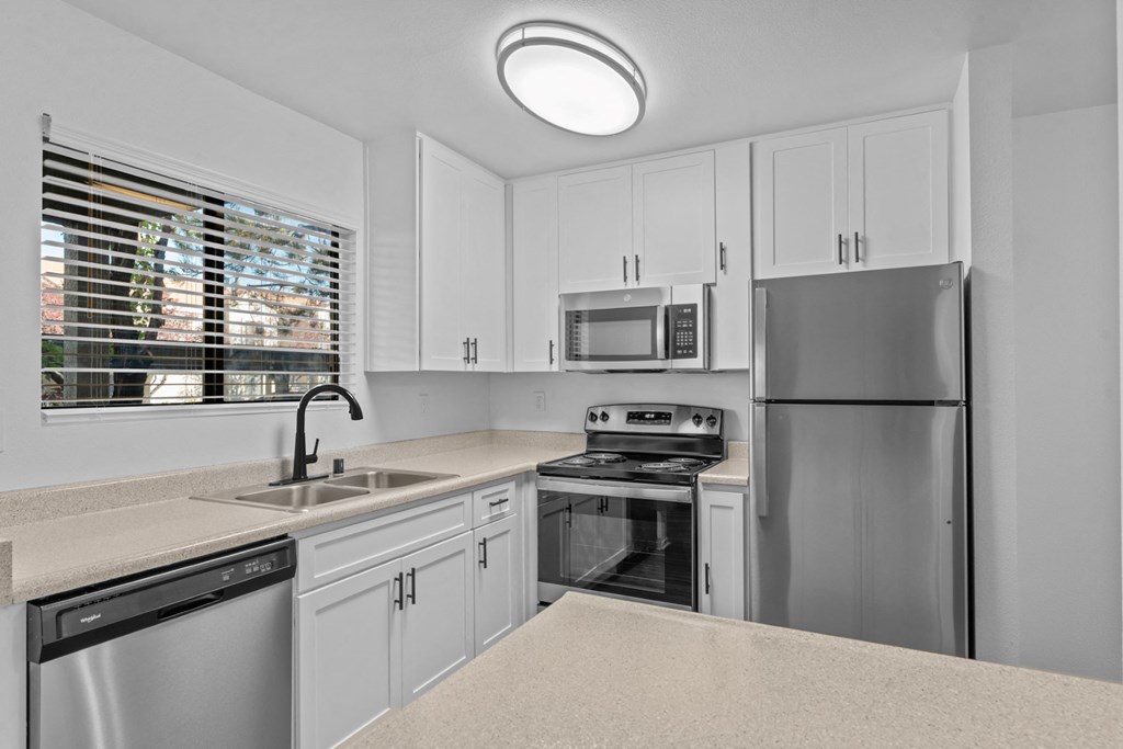 Sagecliff Apartments Model Kitchen