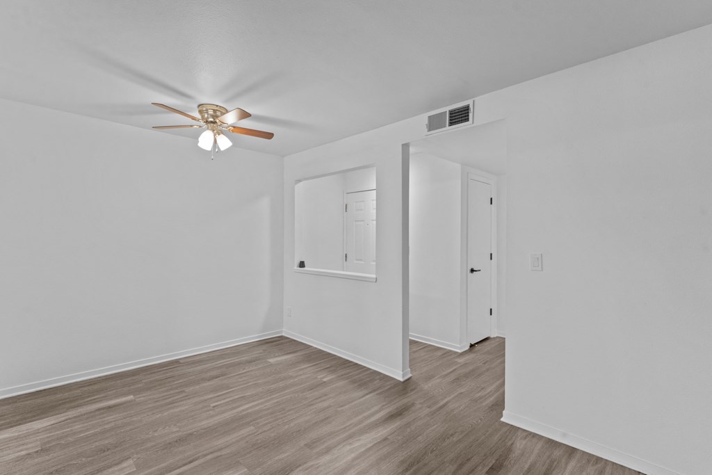 Sagecliff Apartments Living Room and Entrance