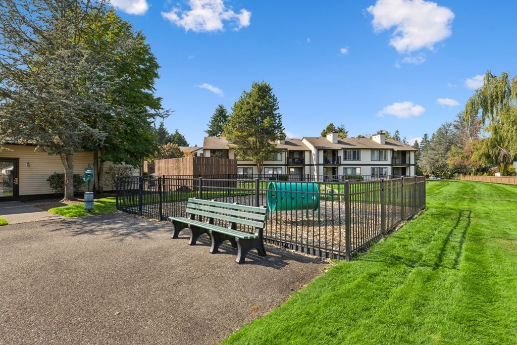 Pet Park at Saratoga, Everett, WA