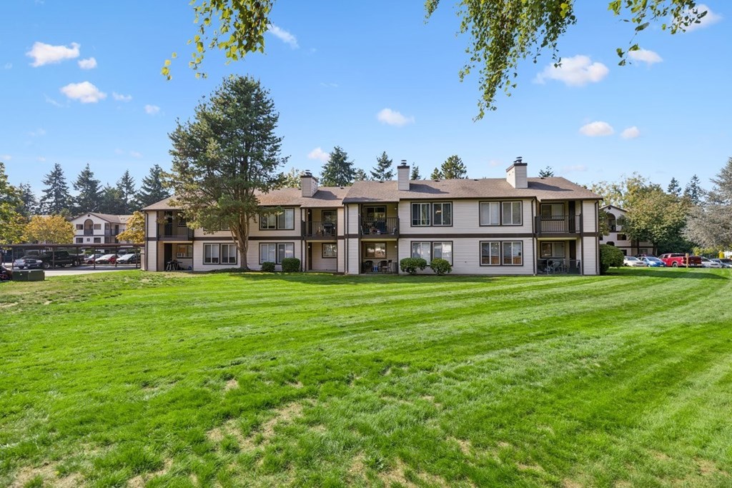 Lush Green Outdoor Spaces at Saratoga, Everett, 98204