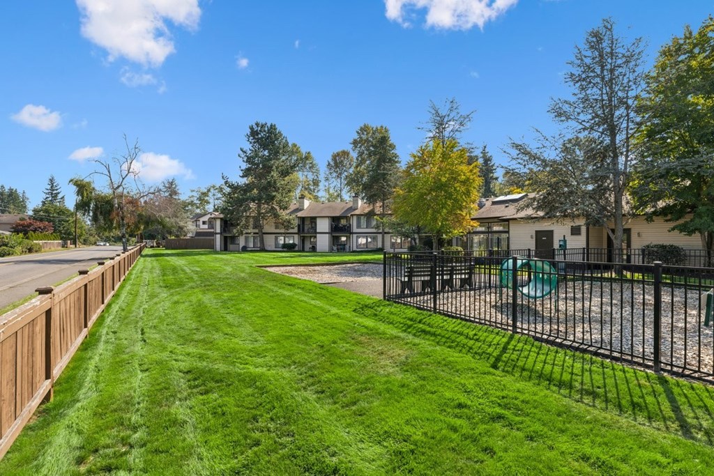 Lush Green Landscape at Saratoga, Everett, WA