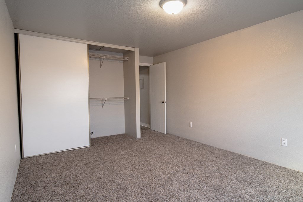 Shannon South Apartments bedroom and closet