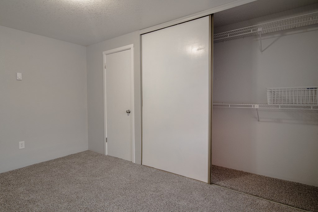 Shannon South Apartments bedroom and closet