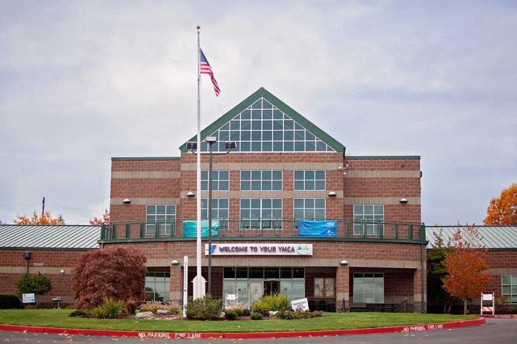 Creekview Crossing Apartments exterior with flag pole
