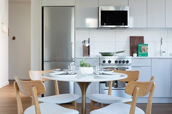 The Shoresmith Model Dining Area - Photo Gallery 10