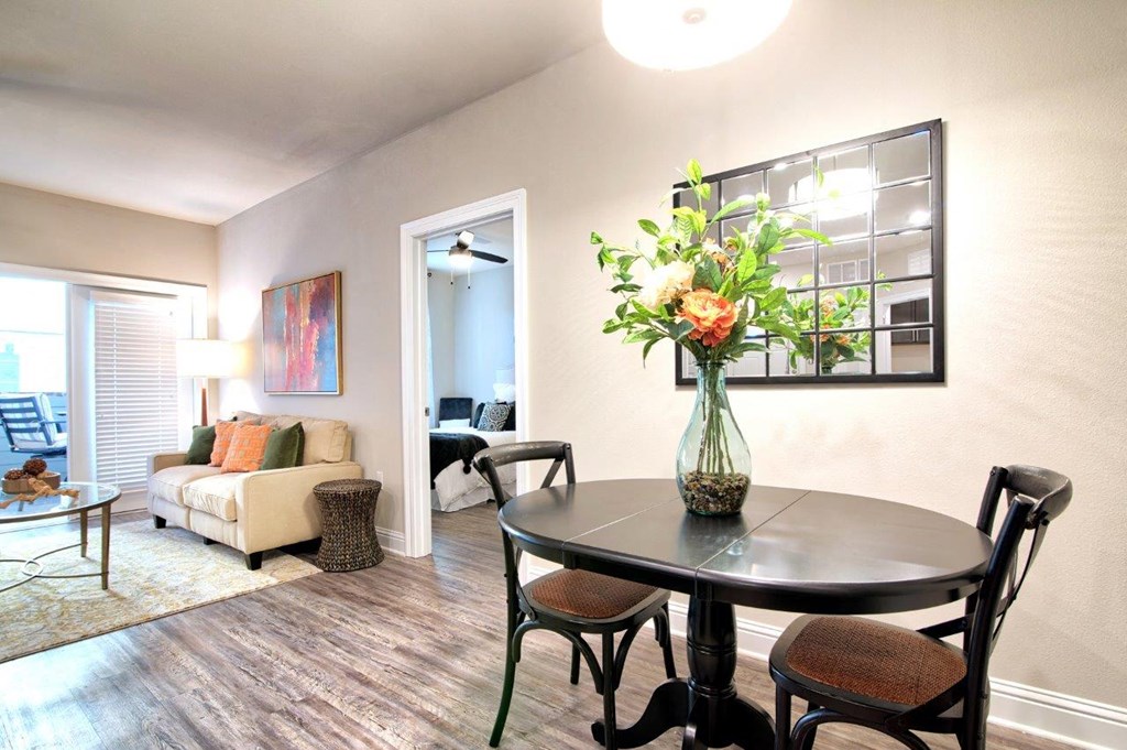 Silver Oaks Dining Area and Living Room