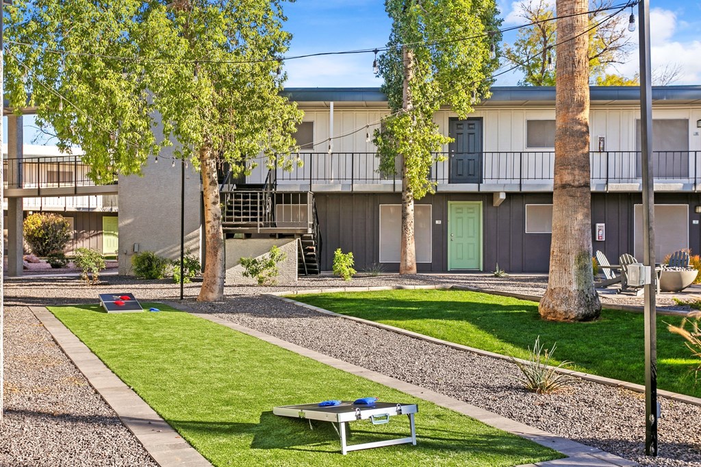 SITE Scottsdale Outdoor Cornhole Game