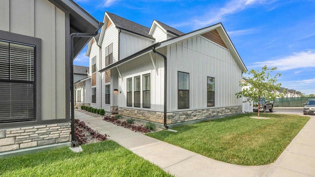Slate at Fishers District Modern Villas and Townhomes in Fishers, Indiana Exterior