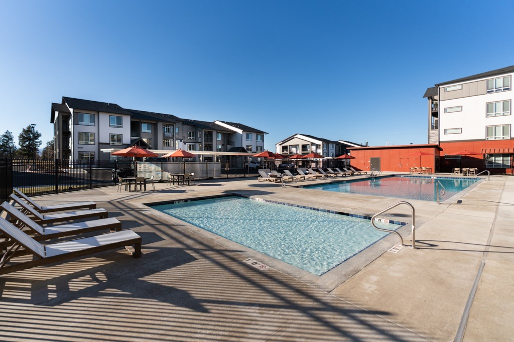 Solis_Bend_OR_PoolandSoaker