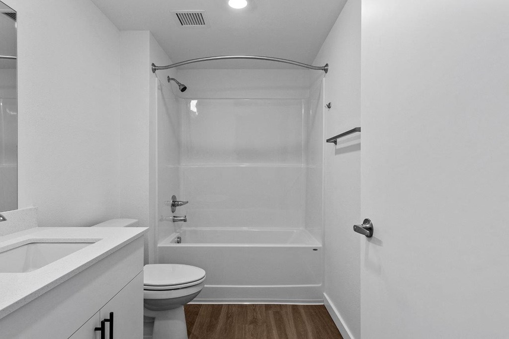 South Ridge Apartments Bathroom with Bathtub