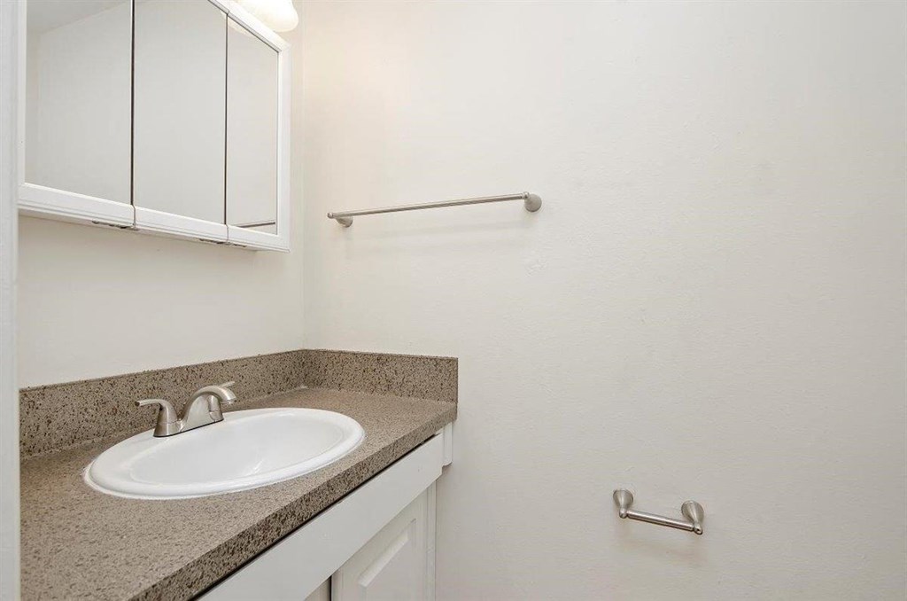 Sugar Pine Townhomes in Boise, Idaho Bathroom