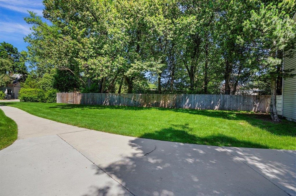 Sugar Pine Townhomes in Boise, Idaho Sidewalk