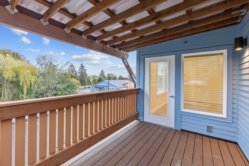 Sumner Mill Private Balcony