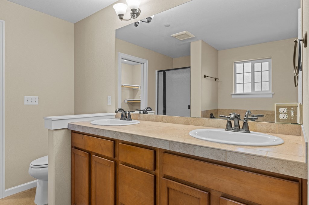 Little Tuscany Apartments & Townhomes - Townhome Bathroom