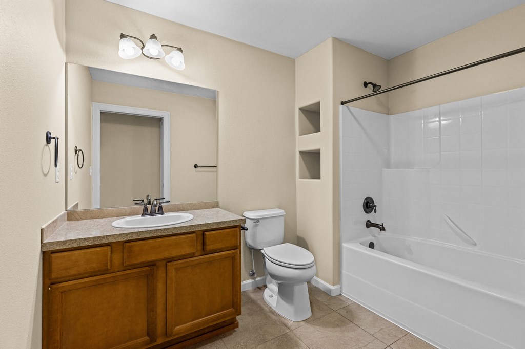 Little Tuscany Apartments & Townhome - Townhome Bathroom