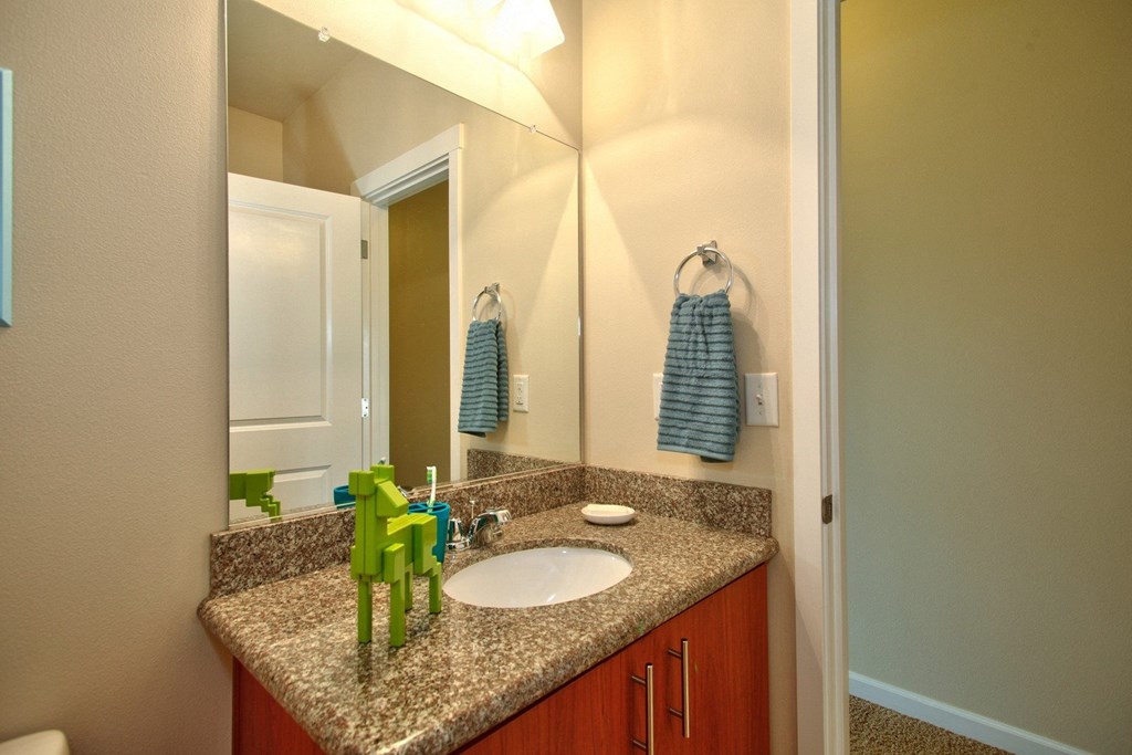 Creekview Crossing Apartments bathroom