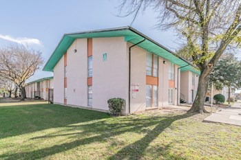 The Courtland Apartments Exterior - Photo Gallery 10
