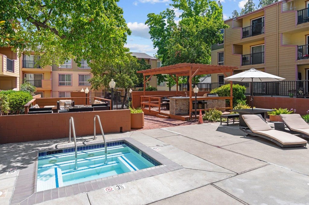 The Crest Pleasant Hill Apartments in California Hot Tub